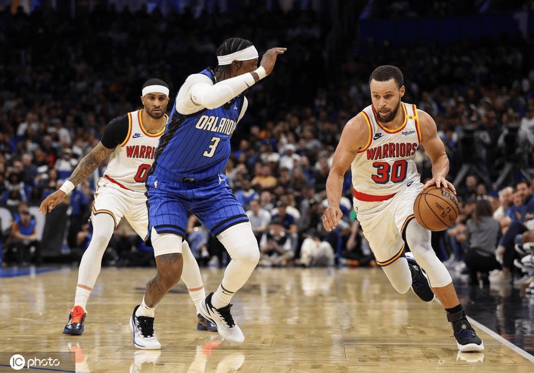 库里连续三场比赛得分超过惊险取胜，TL挑战极限！(库里总得分能超过2500吗)爱游戏网页版