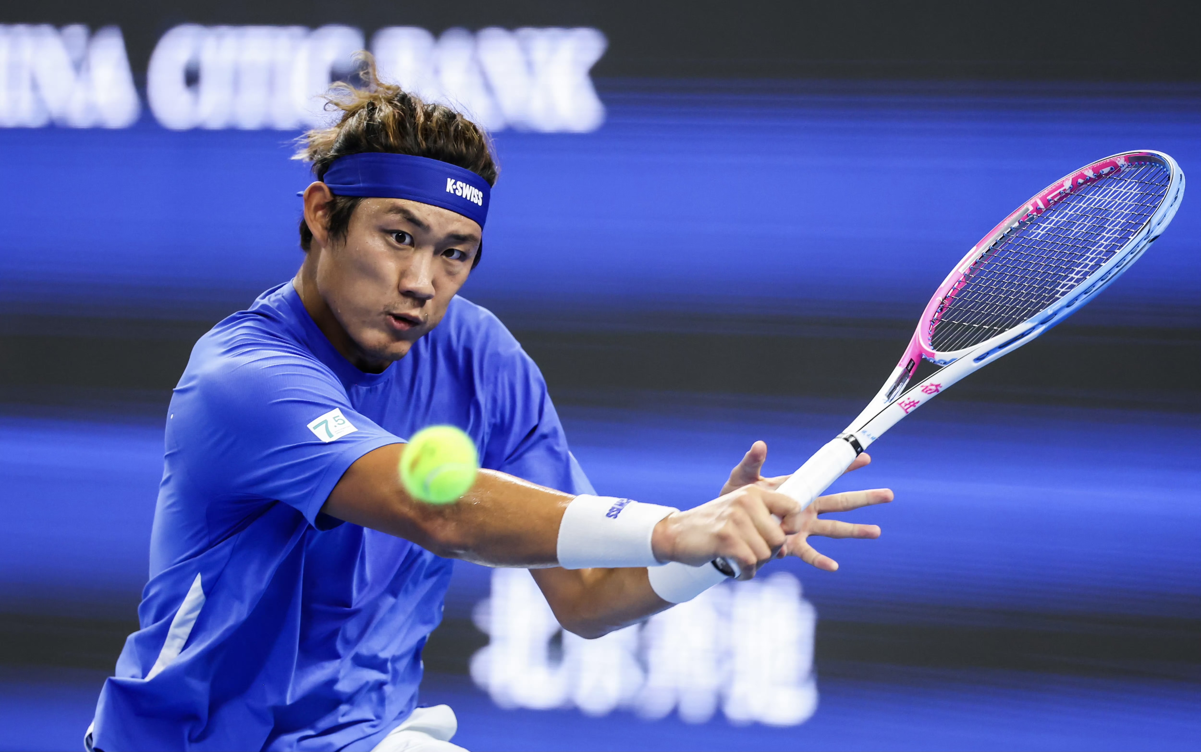 包含赛地聚焦：中超转会期热度飙升，多伦多猛龙遗憾出局，媒体盛赞，赛程密集仍需轮换的词条爱游戏中国站